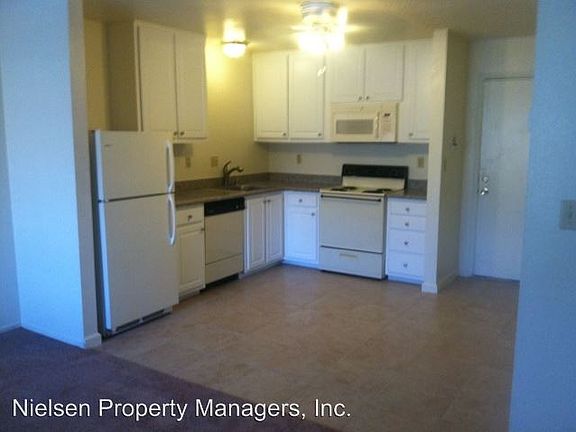 2nd image of 1324 G St APT 09
