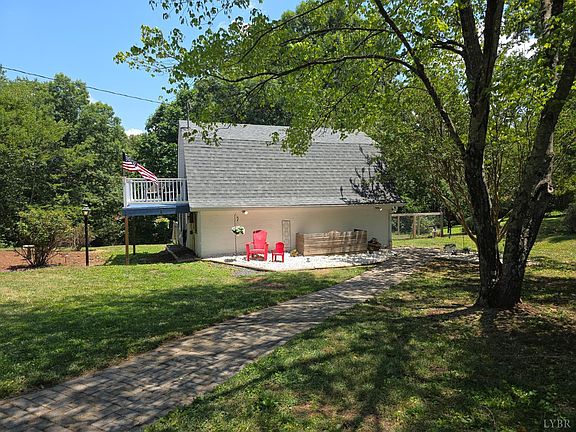 3rd image of 383 Pinecrest Dr