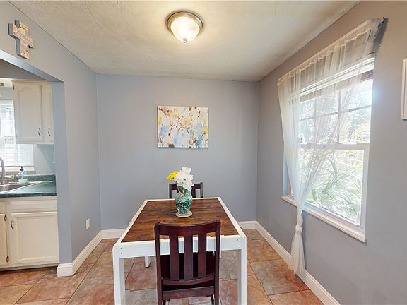 5th image of 13608 Elsetta Ave