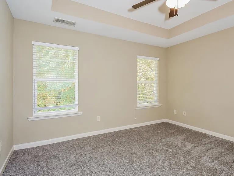 504 Hillcrest Cir — Photo 9