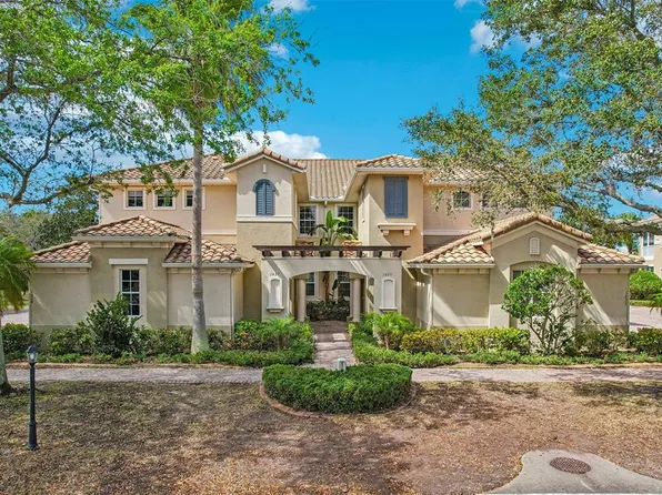 1435 Emerald Dunes Dr, Sun City Center, FL 33573