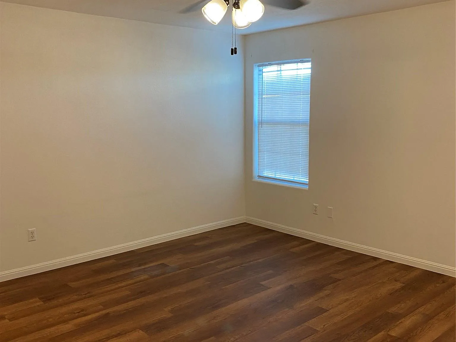 2 bed, 2.0 bath, 1724 sqft, $1,595 — Photo 2