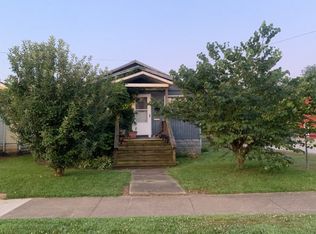 742 Trenton Ave, Uhrichsville, OH 44683