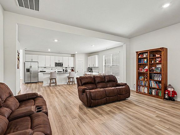 4th image of 2439 Williams Ridge Dr