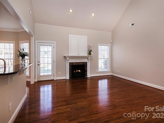 4th image of 3529 Cameron Creek Dr
