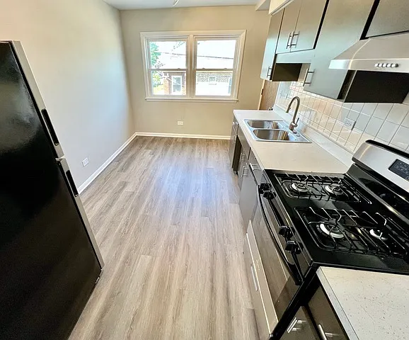 5849 S Francisco Ave #2A — Photo 2
