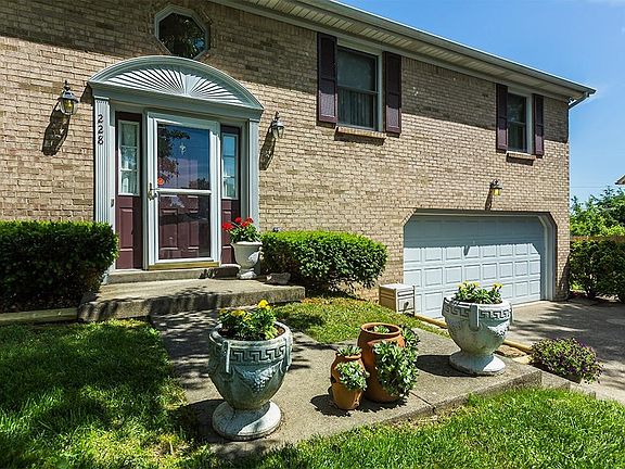 3rd image of 228 Saratoga Cir