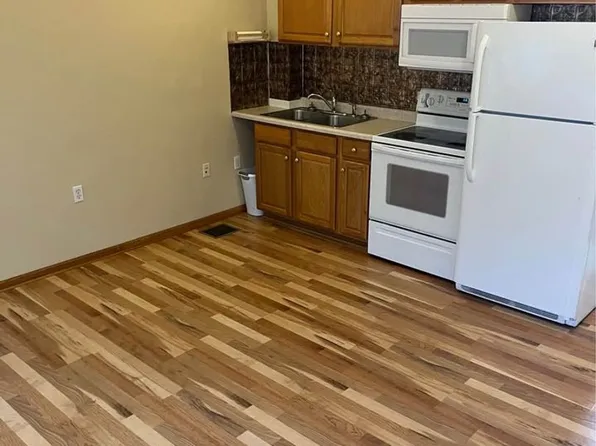 201 1st St E, Jordan, MN 55352