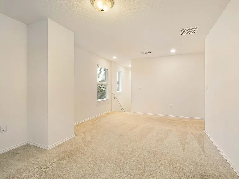 907 Solitude Dr — Photo 16