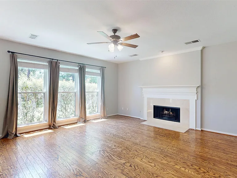 23027 Lodgepoint Dr — Photo 4