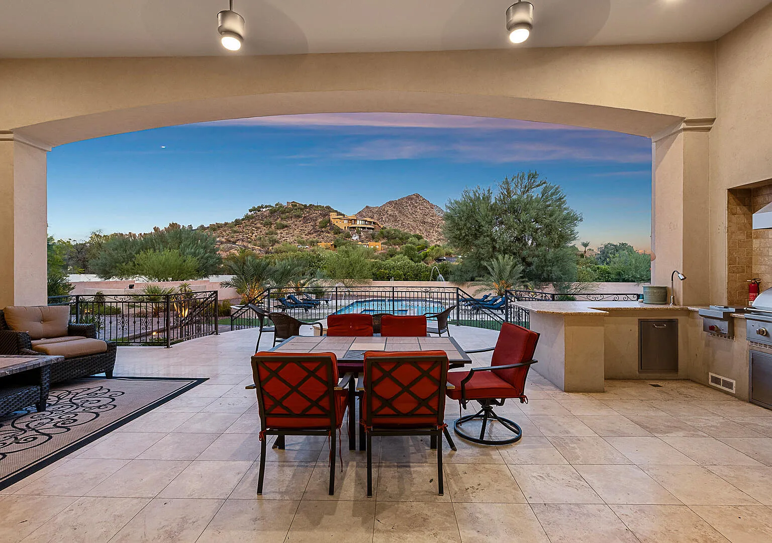8 bed, 9.0 bath, 9200 sqft, $20,000 — Photo 3