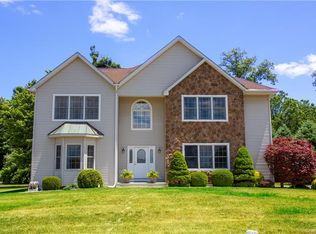 216 Old Castle Point Rd, Wappingers Falls, NY 12590