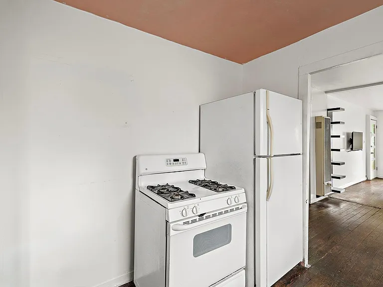 1710 Haskell St — Photo 10
