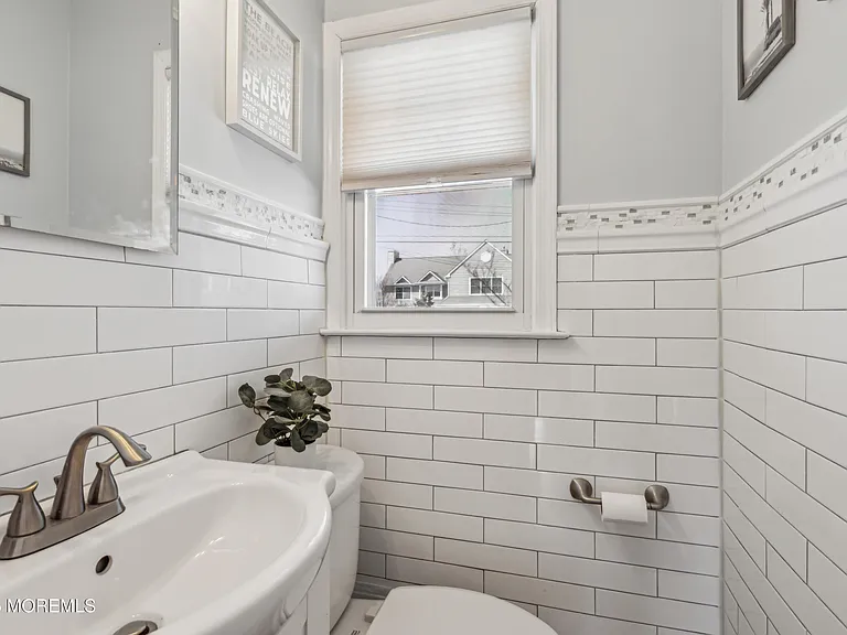 242 Curtis Point Dr — Photo 6