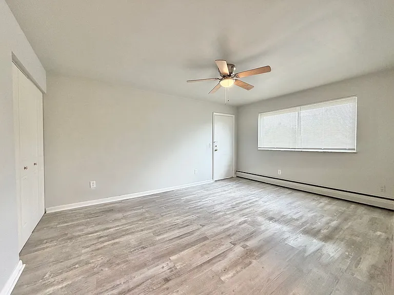 2414 Banning — Photo 3