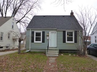 19661 Elkhart St, Harper Woods, MI 48225