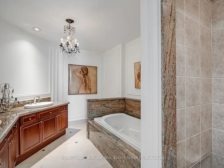 1477 Lakeshore Rd #704 — Photo 17