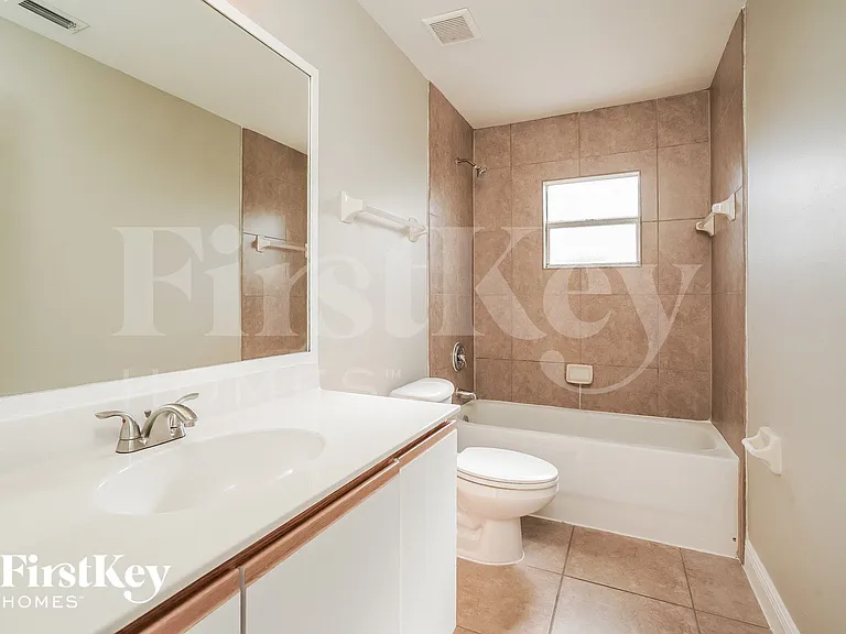 3319 40th St SW — Photo 13