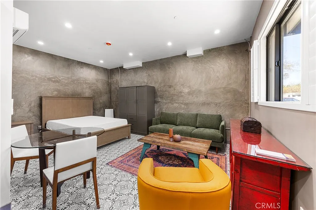 Studio, 405 sqft, $2,500 — Photo 4