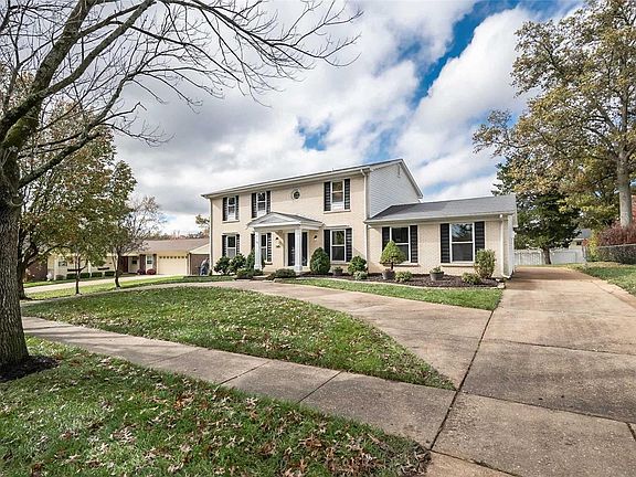 4th image of 305 Shady Meadows Dr