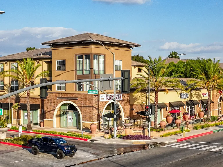 La Verne Village Luxury Apartment Homes — Photo 72