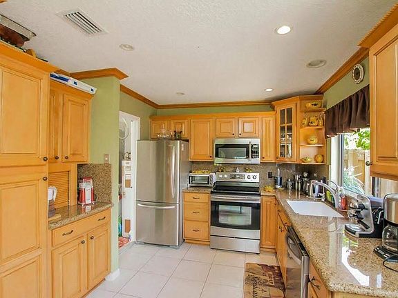 3rd image of 9709 Sunny Isle Circle
