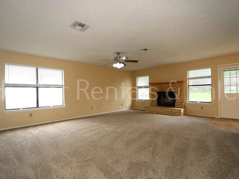 1802 Mattie Dr — Photo 4