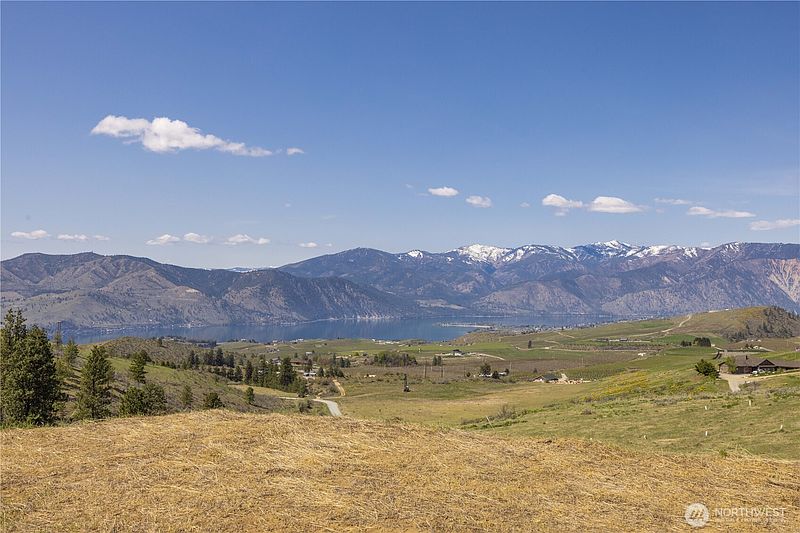 3rd image of 139 Mountain Ridge Lane