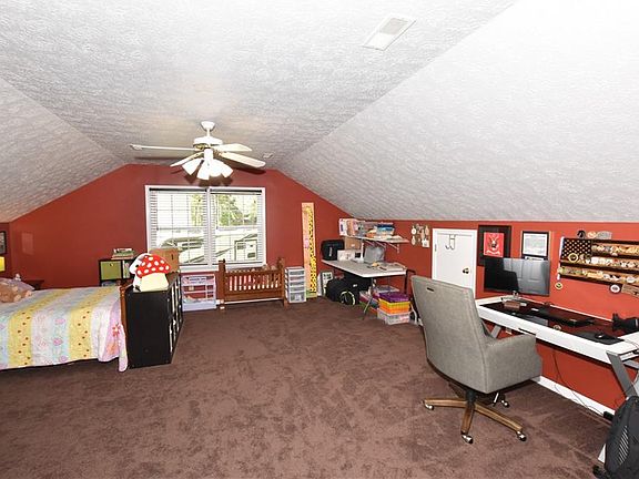 5th image of 105 Emerald Ct