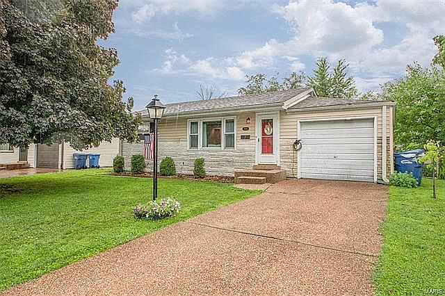1st image of 1080 Flora Ln