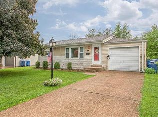 1080 Flora Ln, Florissant, MO 63031