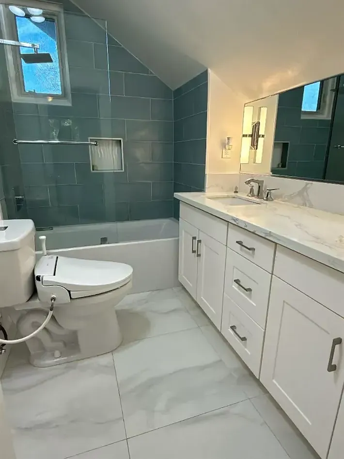 3 bed, 2017 sqft, $8,100 — Photo 2