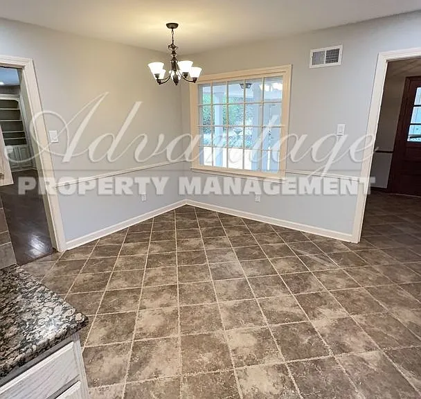 7253 Stamford Dr — Photo 3