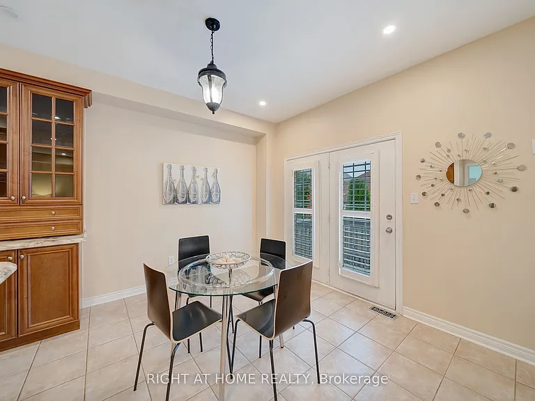 1030 Lonsdale Ln — Photo 6