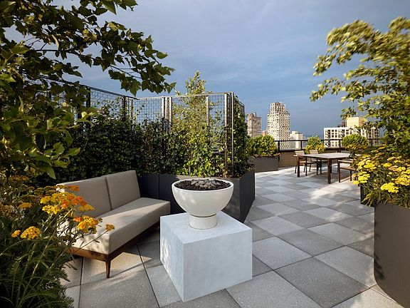 5th image of 200 E 82nd St APT 25J