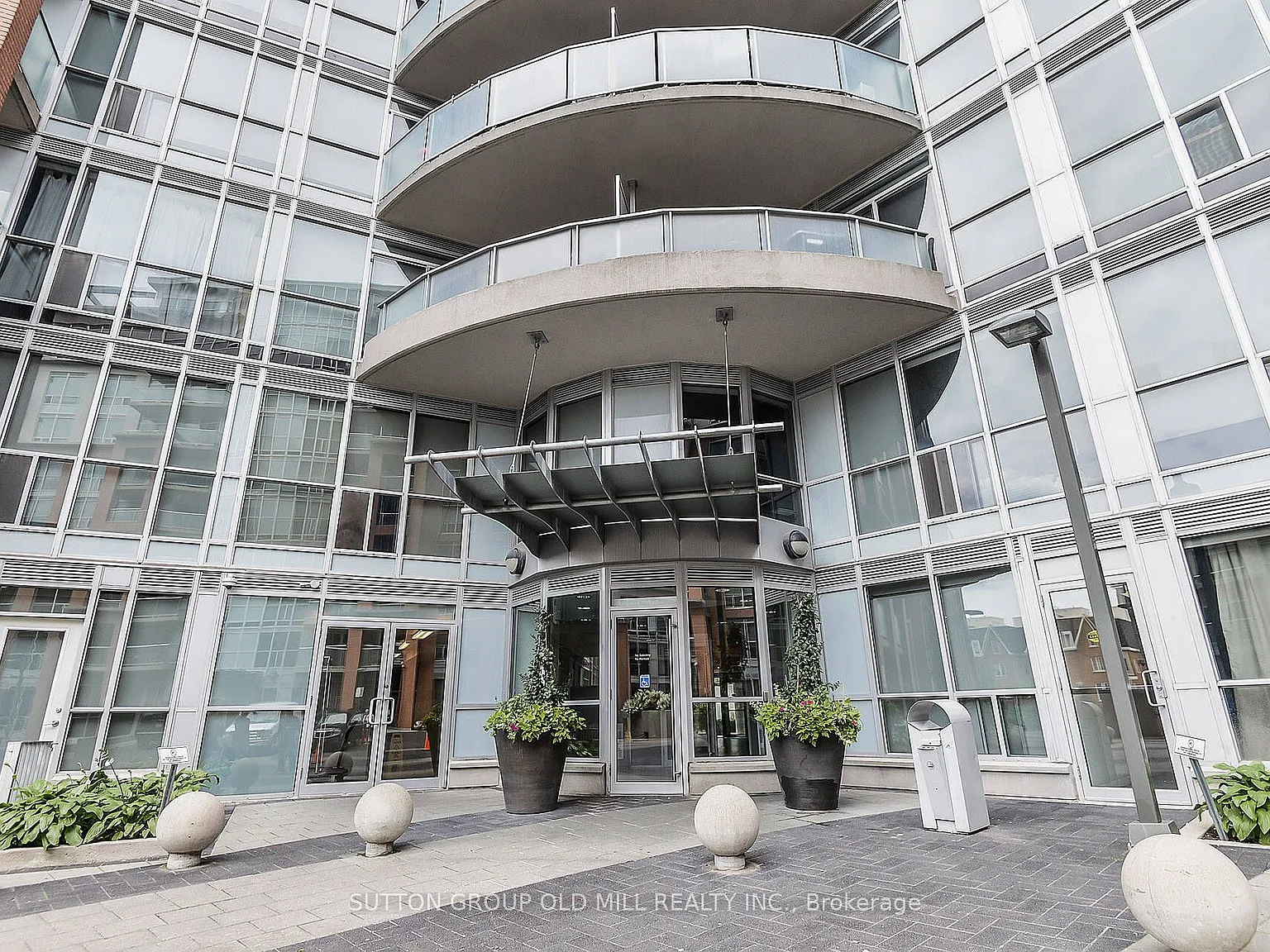2 bed, $2,700 — Photo 2