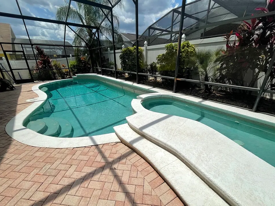 2642 Oneida Loop