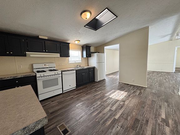 2nd image of 3301 Meadowlark Ln #152