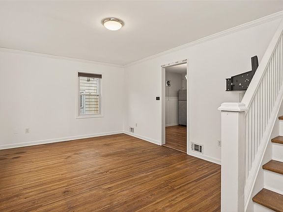 2nd image of 69 Chippendale Rd