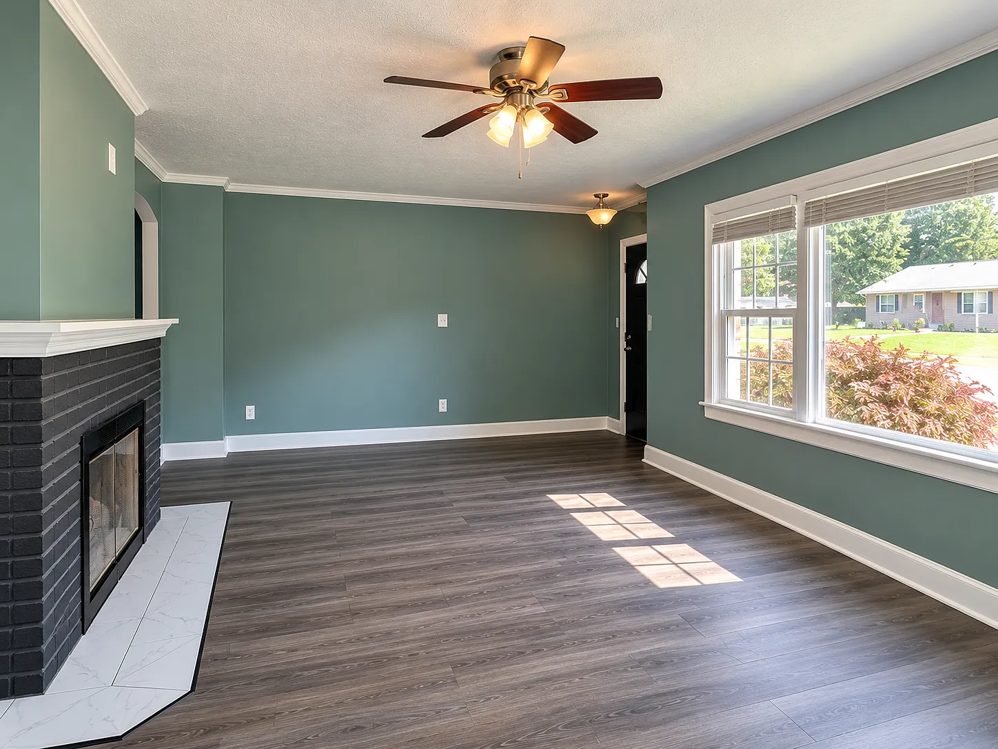 3 bed, 953 sqft, $1,725 — Photo 3