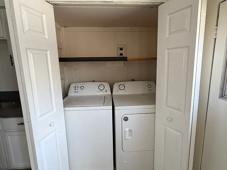 2033 Yosemite Dr — Photo 2