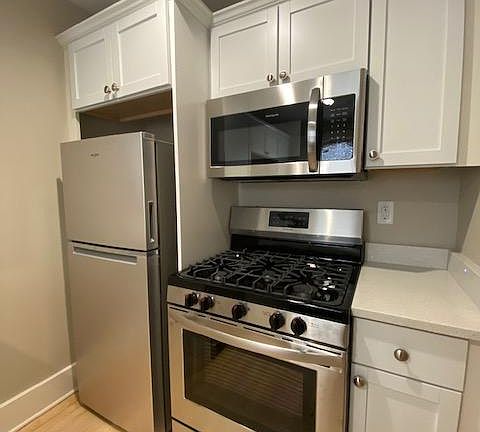 3rd image of 3532 N Oakland Ave #4
