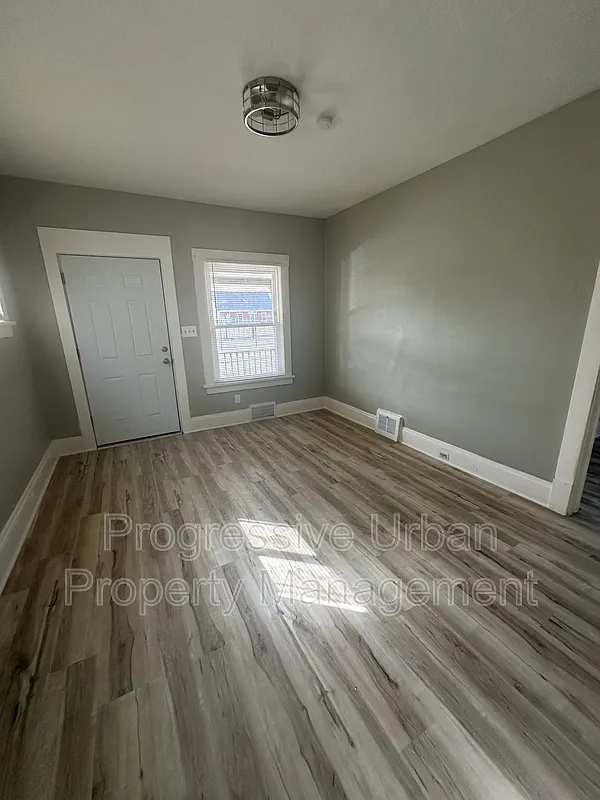 2 bed, 1.0 bath, 646 sqft, $1,200 — Photo 4