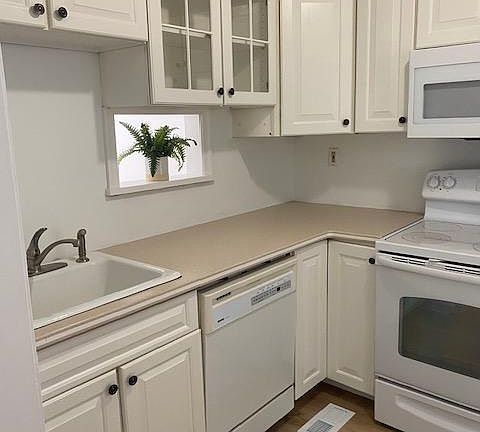5th image of 408 Derry Dr #408