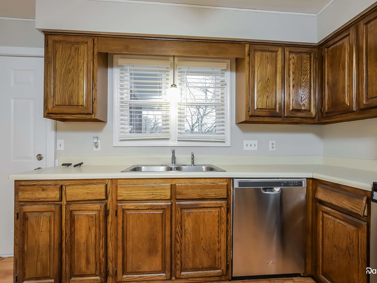 3 bed, 2.5 bath, 2638 sqft, $2,265 — Photo 4