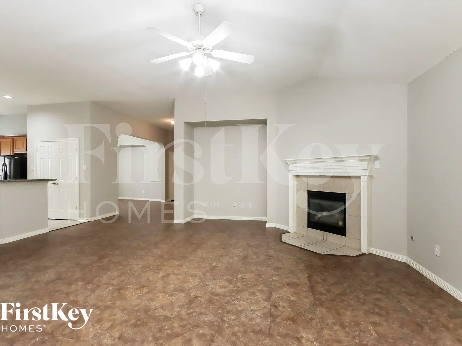 4 bed, 2.0 bath, 2171 sqft, $2,060 — Photo 4