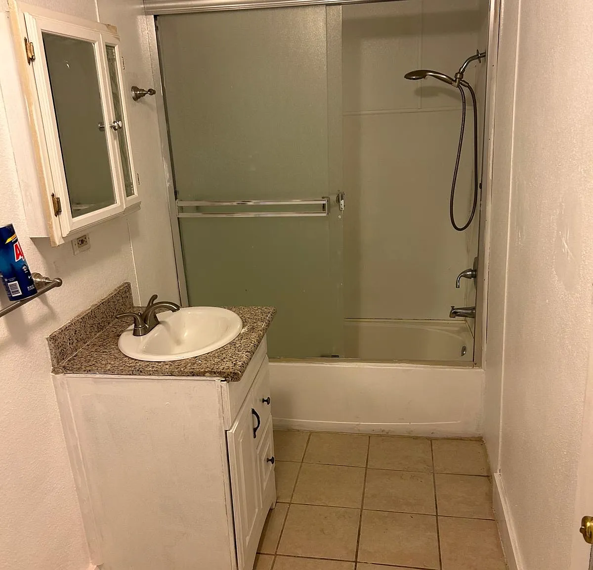4 bed, 1200 sqft, $2,100 — Photo 4