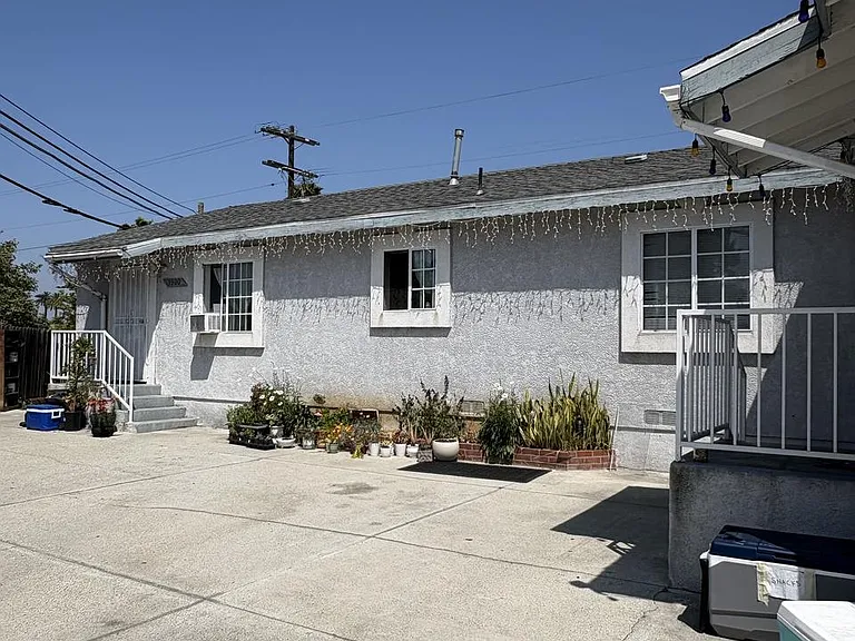 1900 S Curson Ave — Photo 9