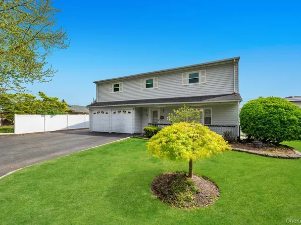 32 Beverly Street, Islip, NY 11751