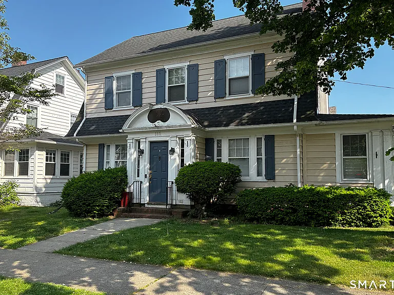 111 Arcadia Ave — Photo 1